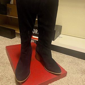 Beautiful blue faux suede boots!